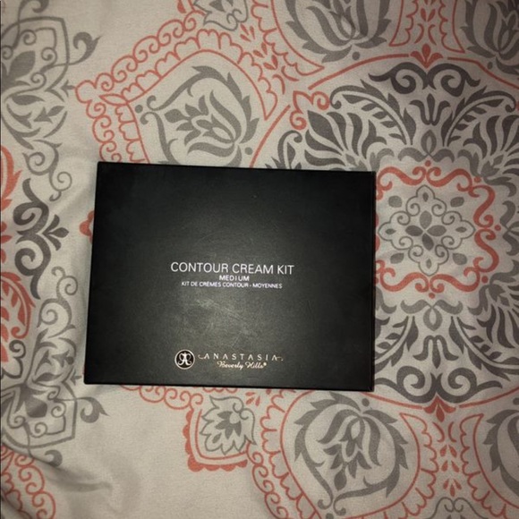 Anastasia makeup